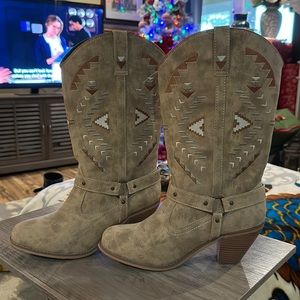 Women’s size 9 never worn cowboy boots